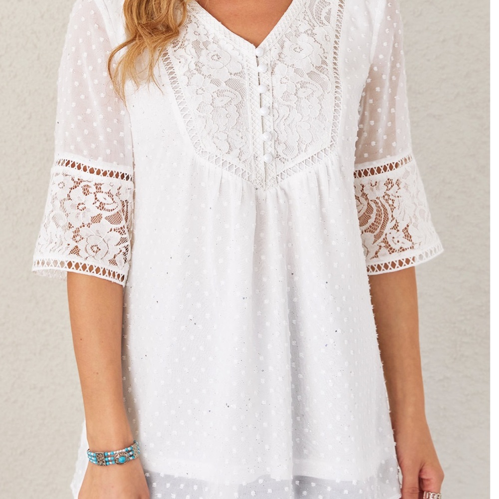 🦋ROTITA Lace Stitching White Sequin V Neck Blouse
Size Large